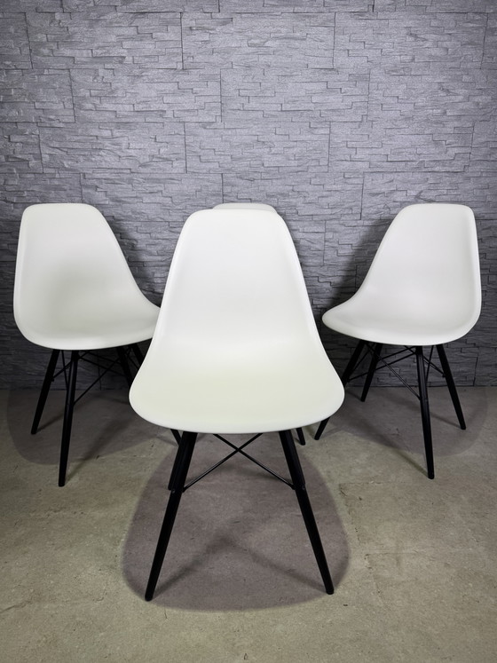 4 x Vitra DSW Chairs White with Black Maple Base – Dining chairs, Plastic, Wood, Modern (photo 2 of 11)