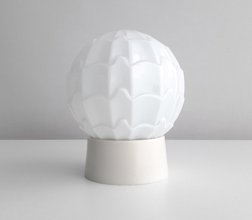 Sfeervolle witte glazen plafondlamp van Thabur in Den Haag, medium variant, art deco lamp glazen bolSfeervolle witte glazen plaf