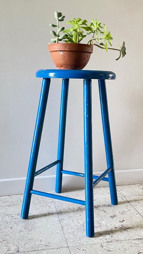 Vintage Elektrisch Blauw Houten Krukje – Wood (photo 6 of 16)