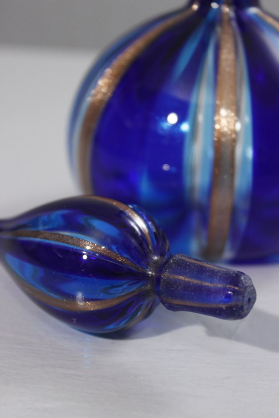 Image 1 of Vintage Murano glazen karaf uit de jaren 70 in de stijl van Archimede Seguso, kobaltblauw en goud