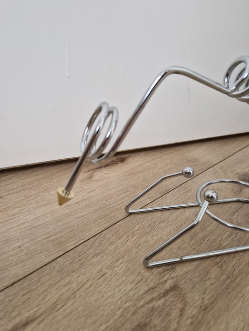 Portabottiglie da vino vintage di metà secolo a spirale in ottone cromato