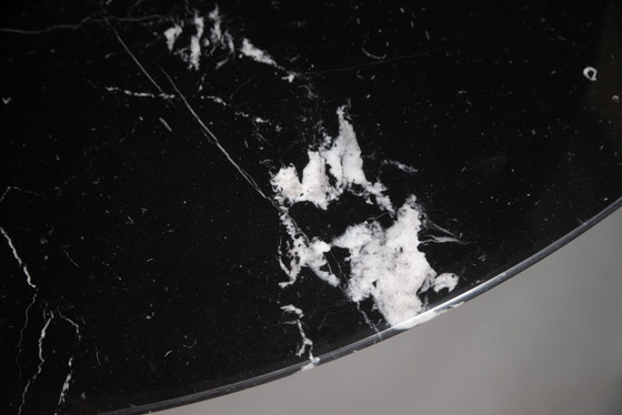 Originele Ronde Knoll Tulip Eettafel (137cm) in Nero Marquina Glanzend in Nieuwstaat!! Eero Saarinen – Marble (photo 8 of 15)