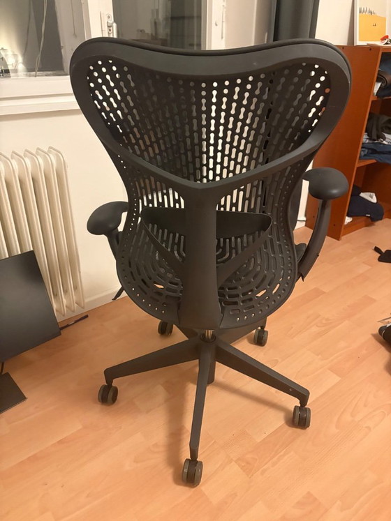 Herman Miller Mirra 2 Butterfly – Grafiet, jaargang 2022 – Bureaustoelen, Other (photo 3 of 6)