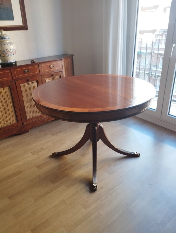 Image 1 of Mesa redonda extensible con 4 sillas