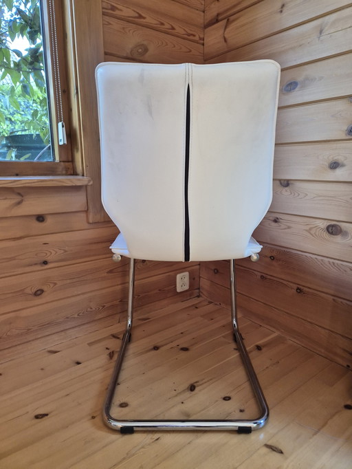 4x dining chair model Luna by Bree's New World