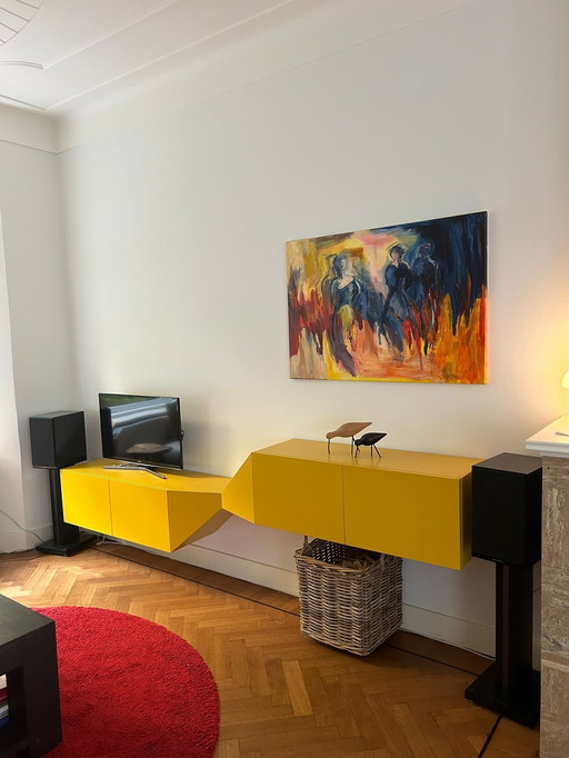 Hillside Arflex Italiaans design wandmeubel mosterdgeel