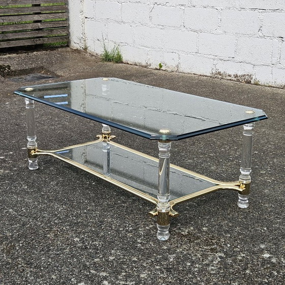 Image 1 of Italienischer schwerer zweistöckiger Couchtisch aus Lucite, Tommaso Barbi, Regency-Stil, 80er Jahre