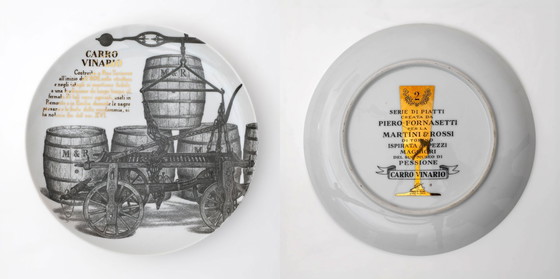 Image 1 of Ensemble d'assiettes décoratives en porcelaine P. Fornasetti pour Martini & Rossi, années 1960