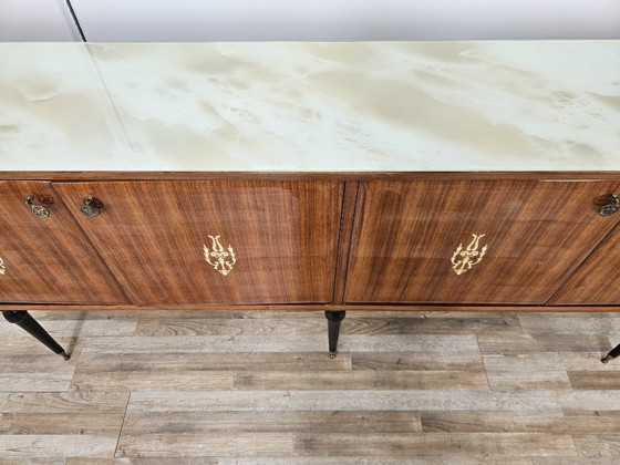 Image 1 of Aparador de caoba de mediados de siglo de 1960 con tapa de cristal