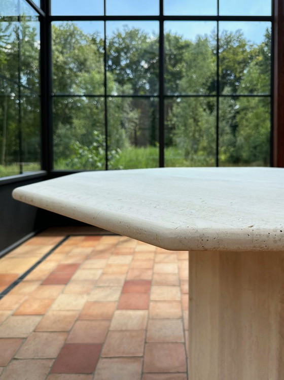 Image 1 of Travertin Esstisch achteckig grob behandelt mit Fleckenstopfen