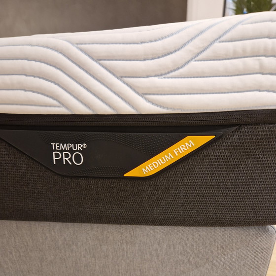 Image 1 of TEMPUR ONE box spring - 180x210