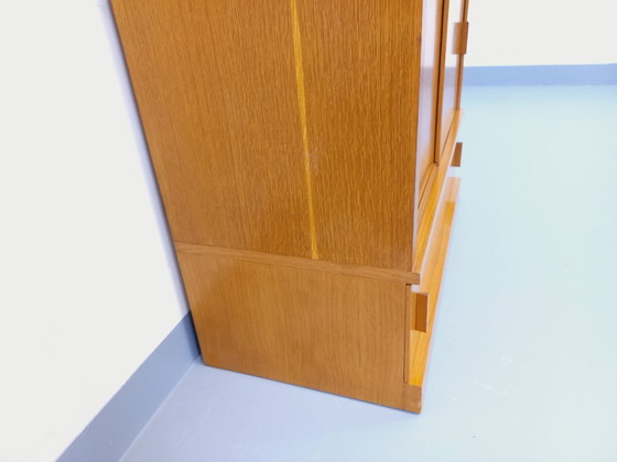 Image 1 of Librería antigua de madera de roble de la década de 1960.