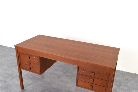 Dänischer Teakholz-Schreibtisch aus der Mitte des Jahrhunderts von Domino Møbler, 1960er Jahre. – Wood (photo 15 of 18)
