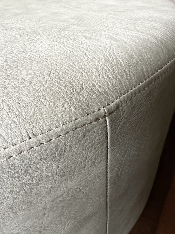 Image 1 of Houf aus genarbtem, grauem Leder, 80 cm