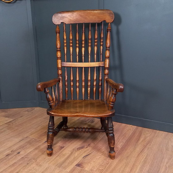 Image 1 of Niedriger antiker Bobbin-Windsor-Stuhl