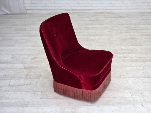 Fauteuil danois des années 1960, revêtement d'origine en velours rouge, pieds en bois de hêtre.