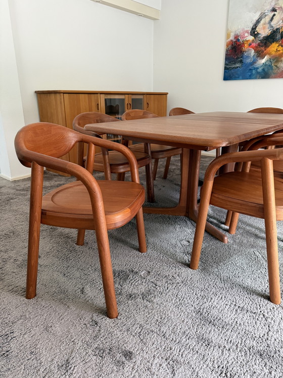 Tavolo da pranzo Dyrlund design danese vintage con 8 sedie Korpus - Teak massiccio – Tavoli da pranzo, Wood (photo 6 of 10)