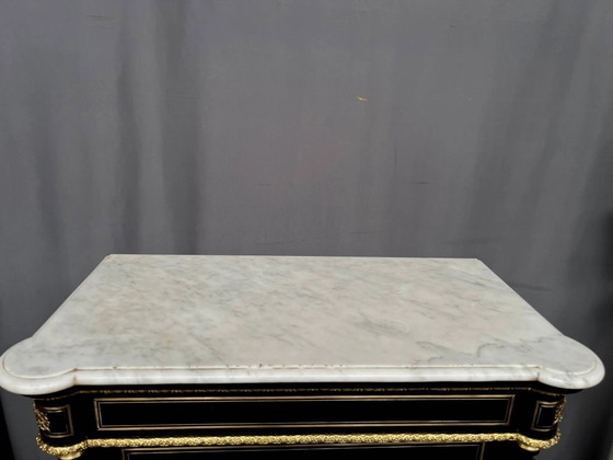 Cómoda de estilo Napoleón III, decorada con marquetería de latón y apliques de bronce dorado. – Bronze (photo 11 of 12)