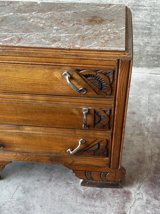 Kompakte Art-Deco-Kommode aus den 1930er Jahren, aus geschnitztem Holz und Marmor – Commode Art deco (photo 6 of 14)