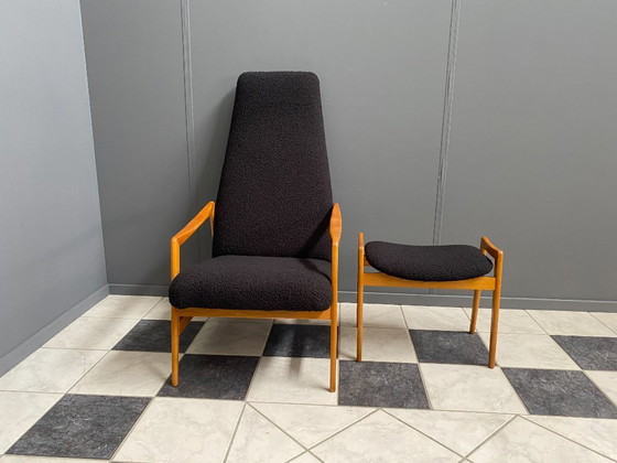 Image 1 of Fauteuil à dossier haut avec repose-pieds en bouclette noire, années 1970