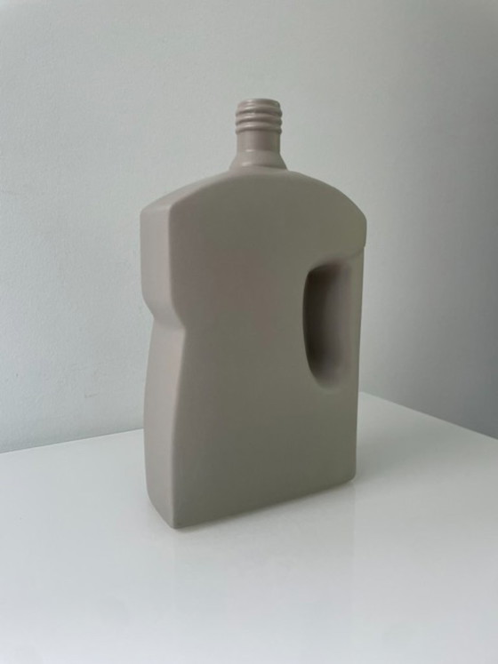 Image 1 of Keramikvase in Form einer Waschmittelflasche