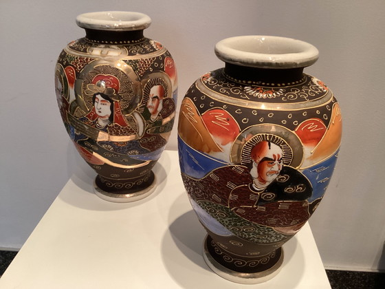 2 identical Satsuma Vases with faces in relief, Ceramic, Blue (photo 2 of 5)
