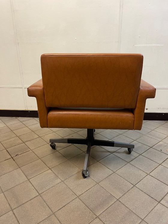 Silla de oficina italiana Mid-Century Modern de los años 60, Sillas de oficina, Metal, Skai, Marrón (foto 5 de 8)