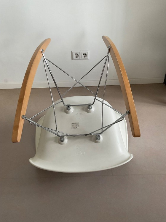 Vitra Eames RAR Schaukelstuhl – Original – Weiß/Chrom – Beistellstühle, Plastic, Metal (photo 3 of 5)