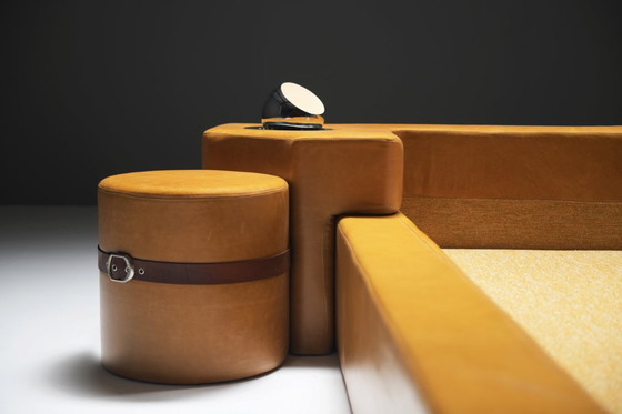 Image 1 of Excepcional cama TUCROMA firmada en cuero coñac por Guido Faleshini - i4 Mariani