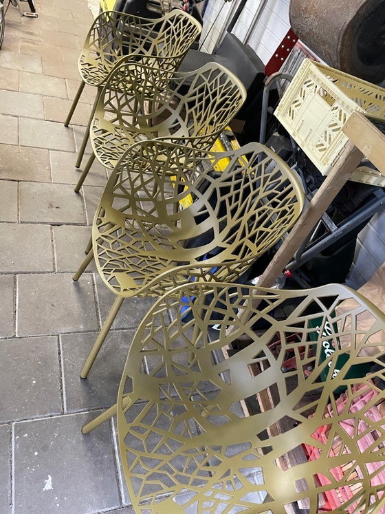 Image 1 of Nuove sedie da esterno Fast Forest. Verniciate a spruzzo color oro con vernice per esterni.