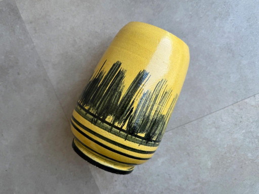 1x Large Yellow Vintage Studio Pottery Ceramic Vase – vazen (photo 2 of 5)