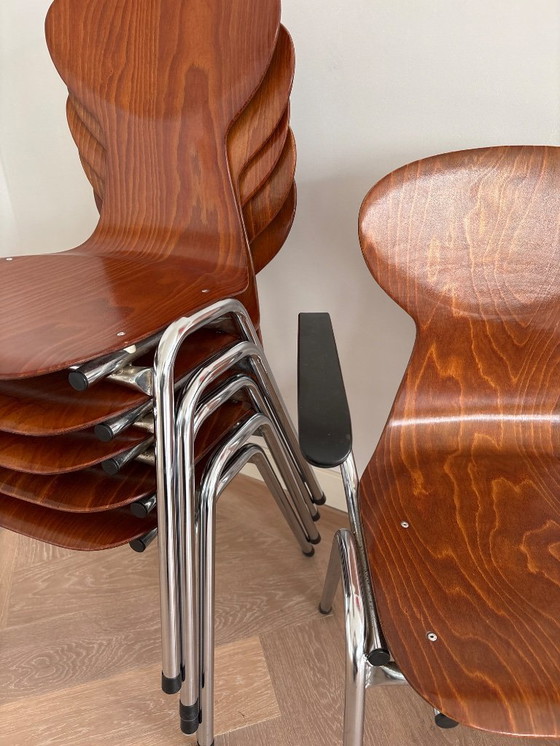 Image 1 of 7 chaises empilables au design industriel Eromes Pagholz