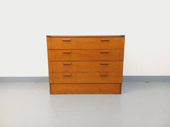 Image 1 of Vintage grenen ladekast uit de jaren 70.