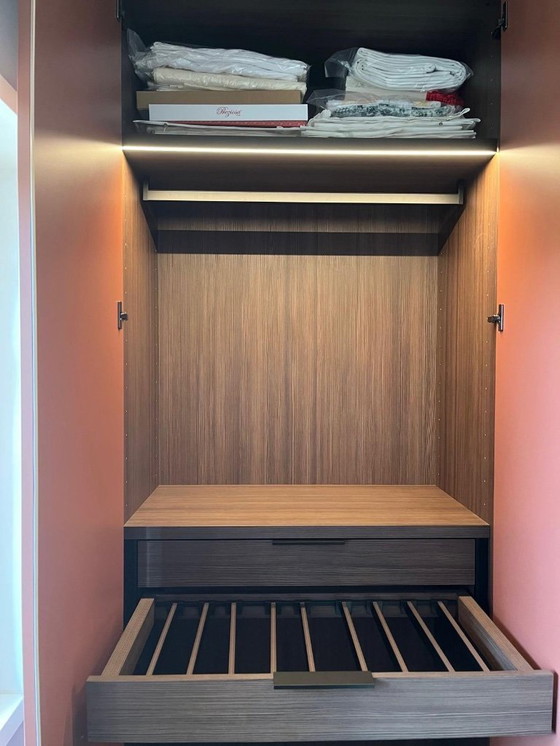 Image 1 of Armoire Lema 7 portes avec éclairage intégré