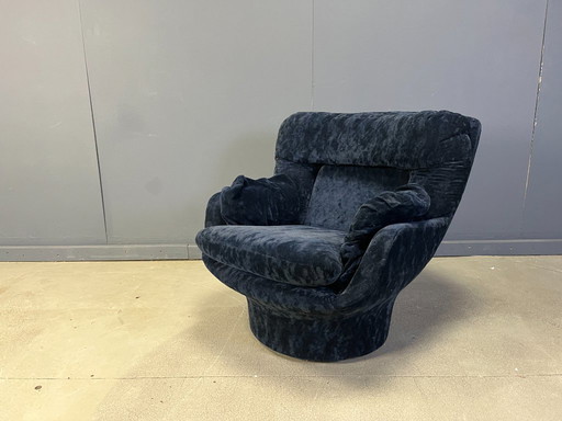 Poltrona in velluto blu 'Karate' di Michel Cadestin, Francia anni '70
