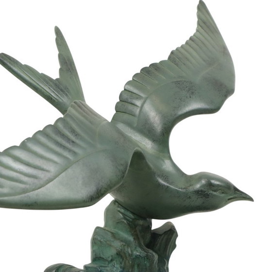 Image 1 of Sculpture Art Déco représentant une mouette sur socle en marbre