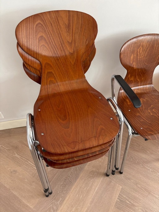 7 chaises empilables au design industriel Eromes Pagholz