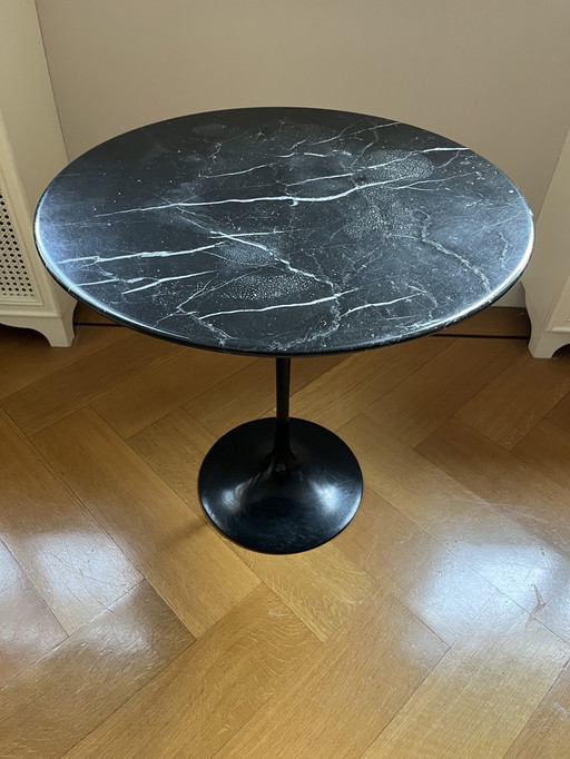 Marmeren tulip bijzettafel Saarinen Knoll