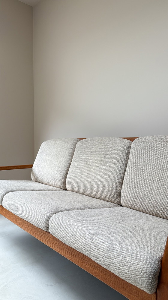 Image 1 of Canapé Dyrlund vintage en bois avec coussins beiges