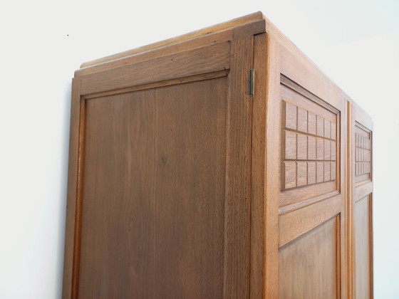 Image 1 of Armoire vintage style Art déco en bois de chêne massif des années 50
