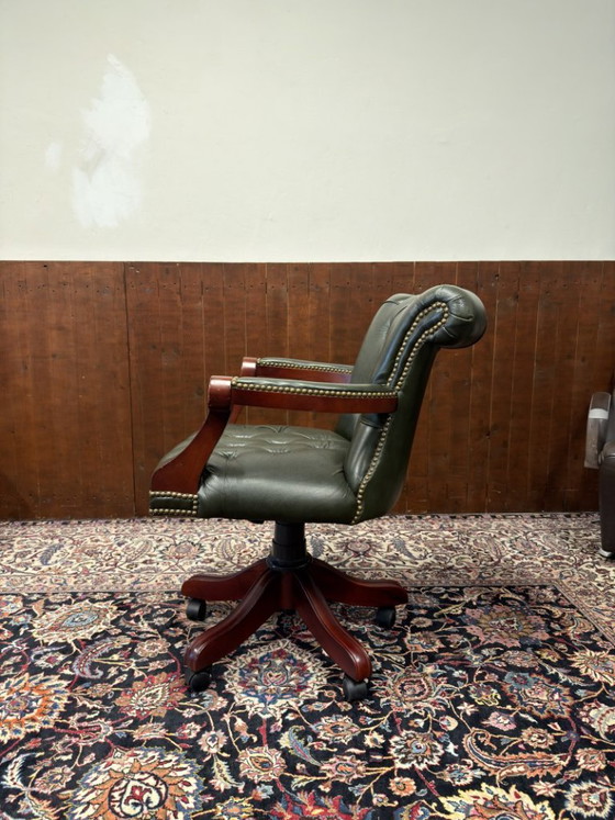 Silla de oficina Chesterfield inglesa verde – Sillas de oficina, Leather, Wood (photo 3 of 8)