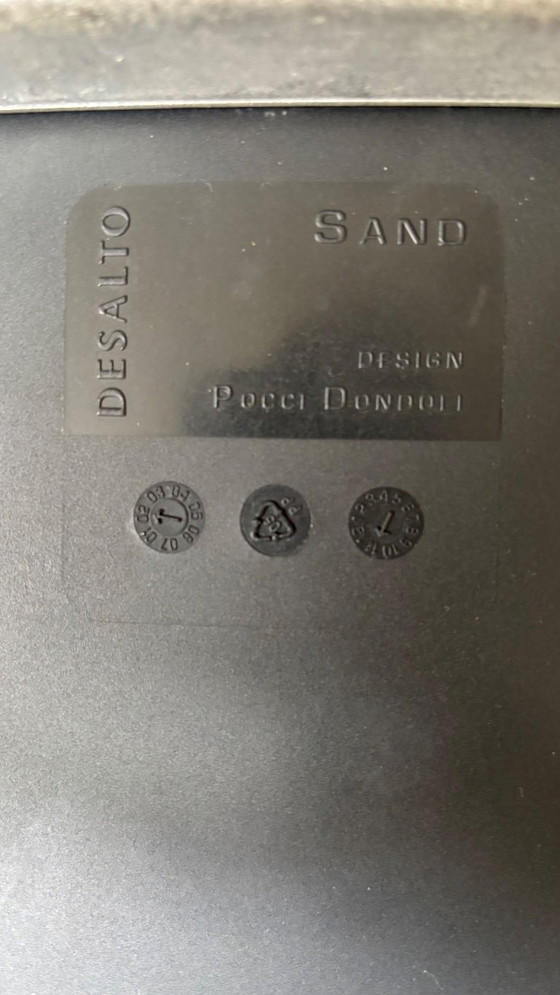 Image 1 of Rote Stühle aus feinem Leder:  Desalto "Sand" Designer: Pocci & Dondoli