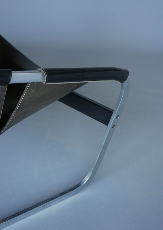 Image 1 of Loungefauteuil model F444 met zwarte lederen zitting, ontworpen door Pierre Paulin voor Artifort, jaren 70.