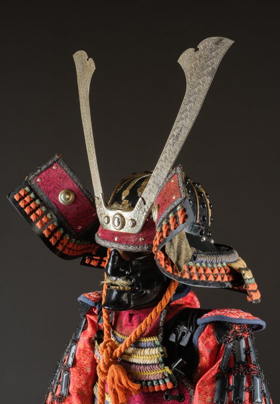 Image 1 of réplique d'armure japonaise en laque noire