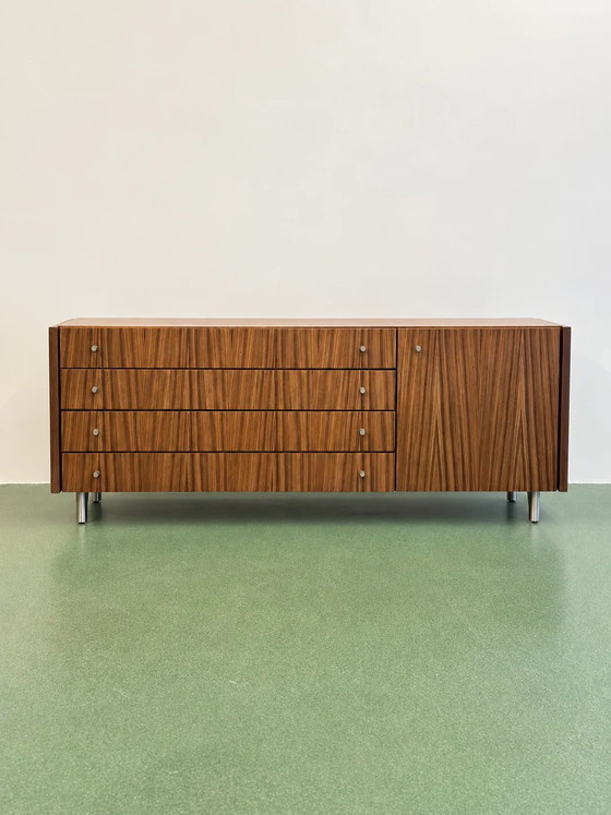 Buffet bas en palissandre, années 60, Métal (photo 2 sur 9)