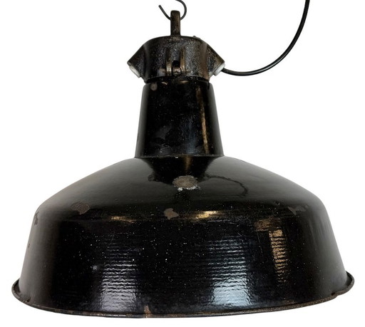 Industriële zwarte geëmailleerde fabriekslamp met gietijzeren bovenkant, jaren 50