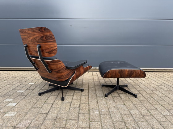 Image 1 of Poltrona lounge Vitra Eames XL + poggiapiedi, in pregiata pelle nera e palissandro Santos. NUOVA!!