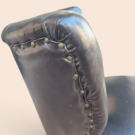 Vintage armchair black faux leather with wooden legs, Plastic (photo 5 of 6)