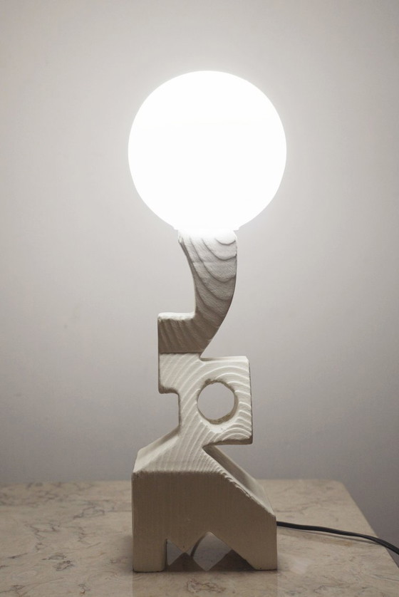 Image 1 of Sculpturale houten tafellamp, vintage handgemaakte, witgekalkte essenhouten brutalistische lamp, organisch moderne nachtlamp.
