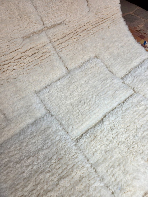 Image 1 of Small cream Moroccan Beni Ourain pmush rug 147 x 102 cm